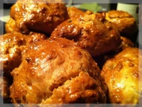 Scones chèvre, lardons et amandes